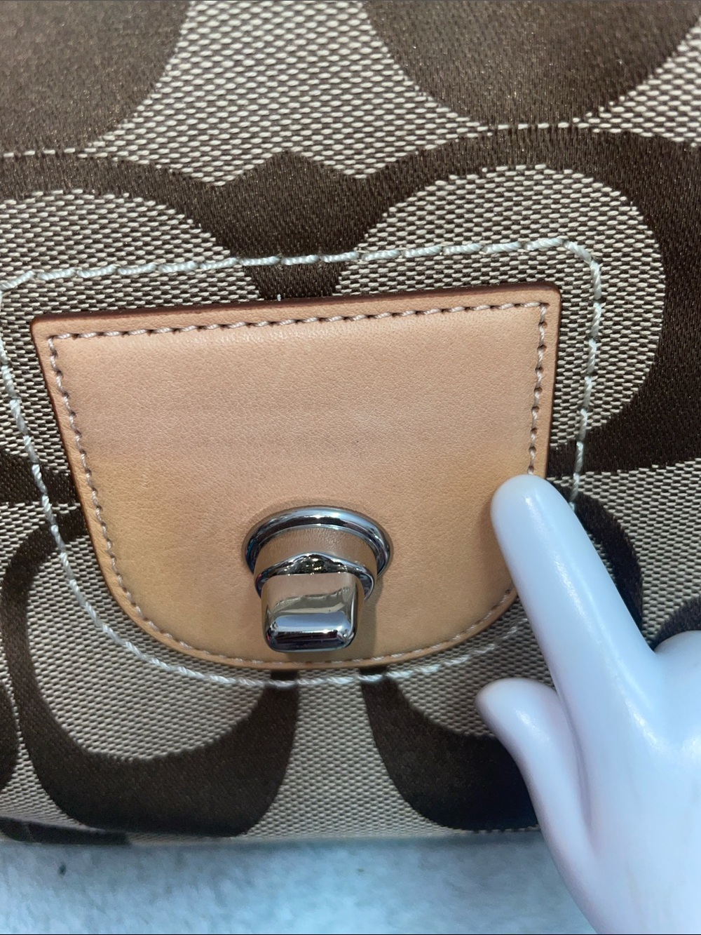 Coach ‘Willis’ 70th Anniversary Crossbody - Picture 12 of 16